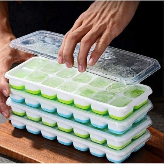 KHAY LÀM ĐÁ SILICON CAO CẤP CÓ NẮP ĐẬY TRÁNH MÙI TỦ LẠNH